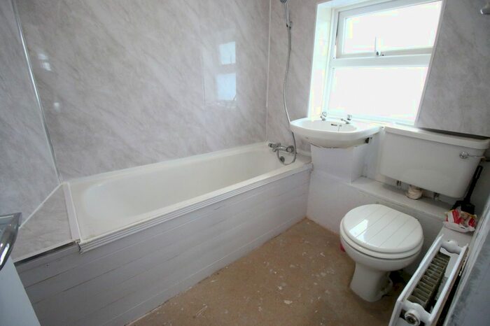 2 Bedroom Flat To Rent In Cains Lane, Feltham, Greater London, TW14