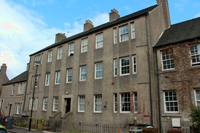 2 Bedroom Flat To Rent In C Morris Terrace, Stirling, FK8