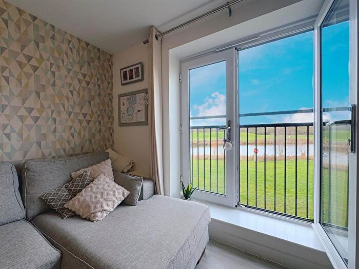 2 Bedroom Flat For Sale In Clenshaw Path, Basildon, SS14