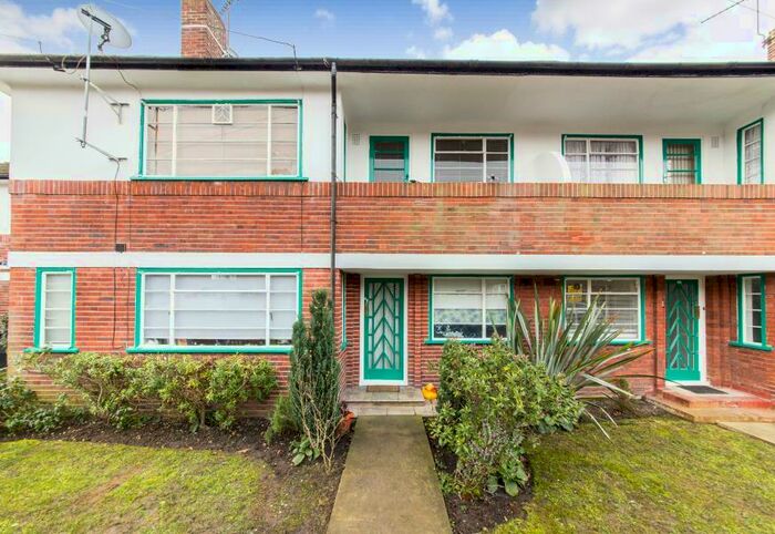 2 Bedroom Maisonette To Rent In Denison Close, East Finchley, N2