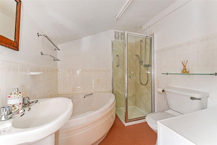 3 Bedroom Cottage For Sale In Chestnut Walk, Tangmere, Chichester, PO20