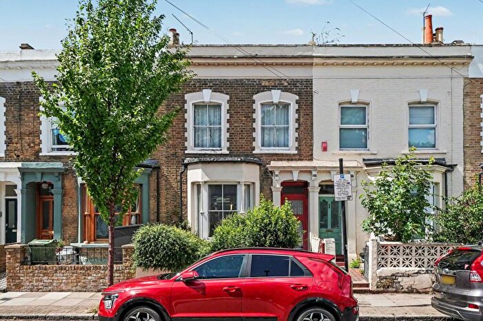 3 Bedroom Terraced House For Sale In Thorpedale Road, London, N4