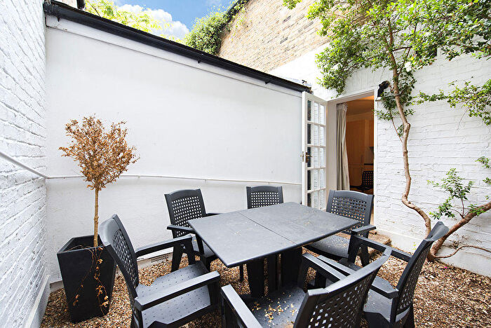 3 Bedroom Detached House To Rent In Brook Drive, London, SE11