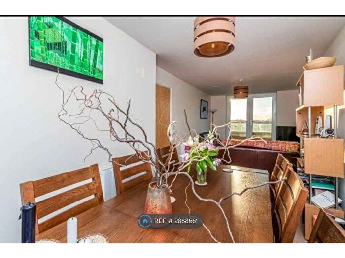 2 Bedroom Flat To Rent In Cranesbill Close, Cambridge, CB4