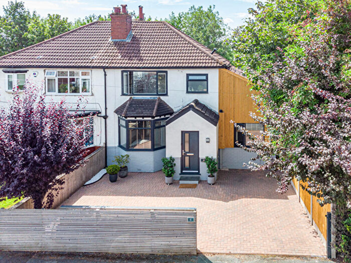 4 Bedroom Semi Detached House For Sale In Broomhill Drive, Leeds, LS17