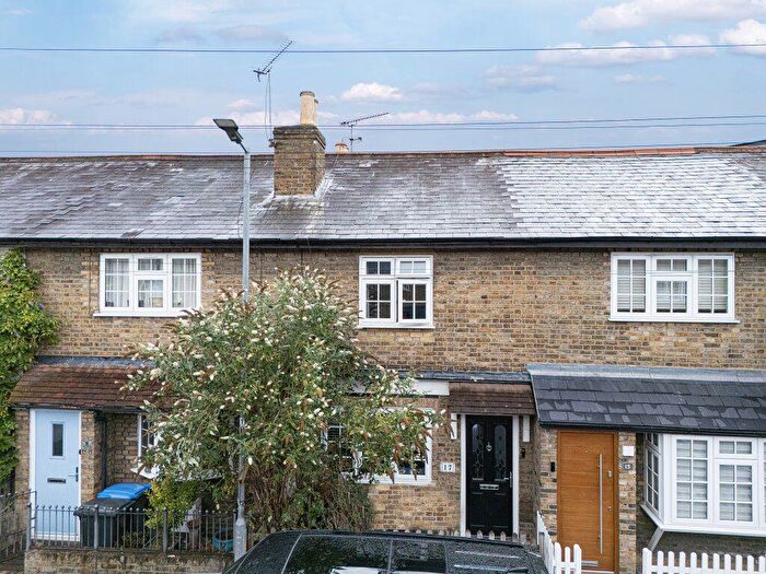 2 Bedroom House To Rent In Loughton, IG10