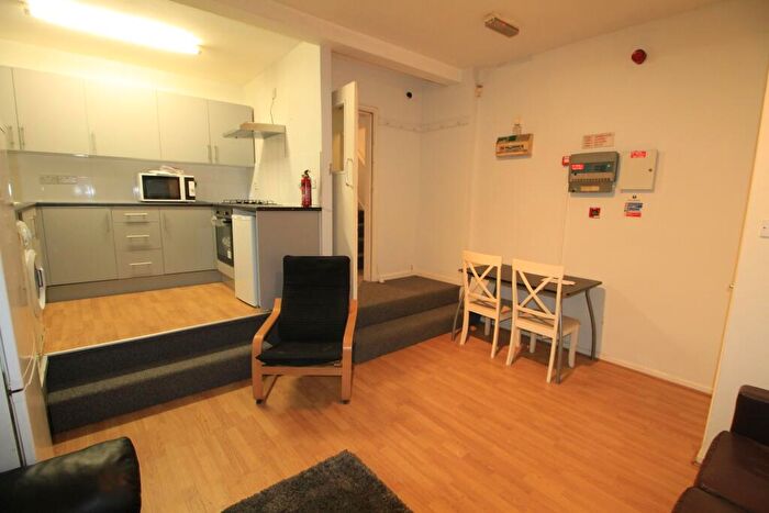 6 Bedroom Terraced House To Rent In Mansfield Road, Nottingham, NG1