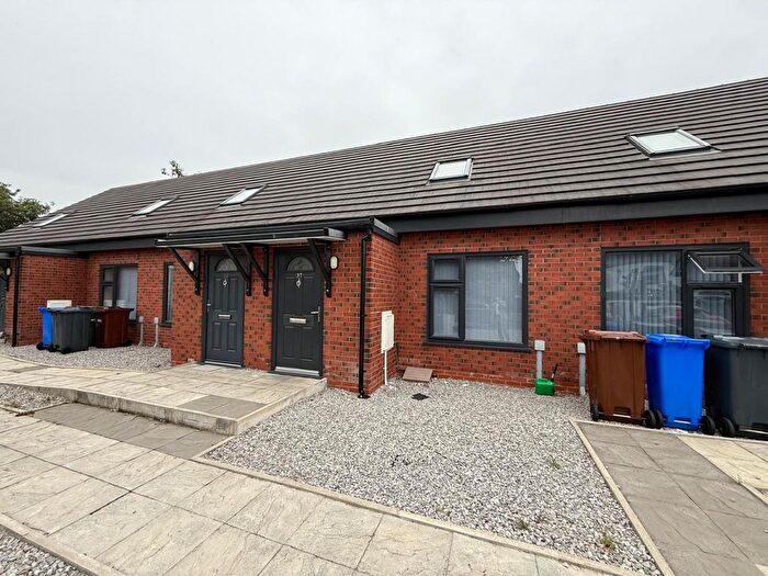2 Bedroom Mews To Rent In Hillside Crescent, Walmersley, Bury, BL9