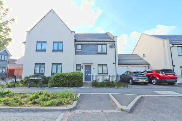 3 Bedroom House To Rent In Wood Street, Bristol, BS34