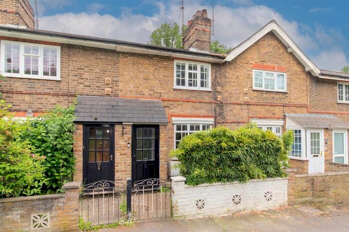 3 Bedroom Property To Rent In Manor Cottages Approach, London, N2