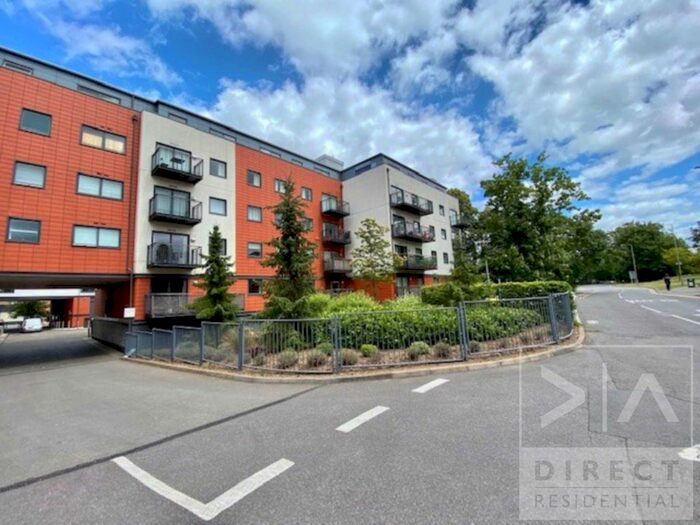 2 Bedroom Flat To Rent In Church Street, Epsom, KT17