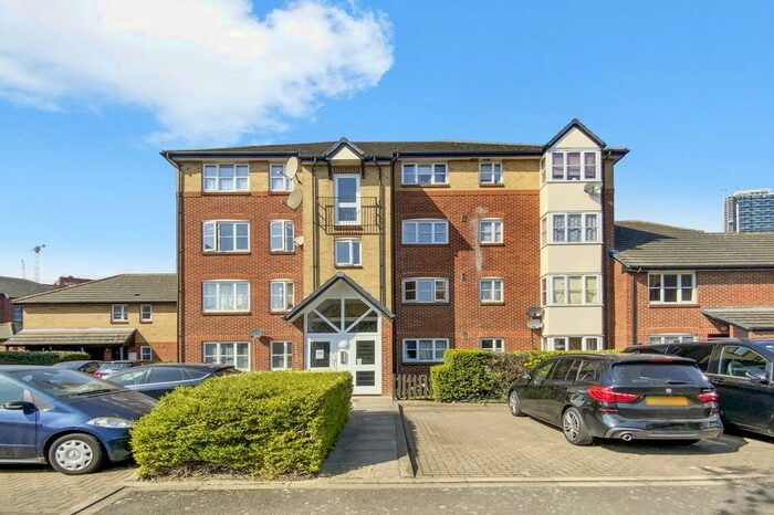 2 Bedroom Flat To Rent In Curtis Drive, Acton, W3