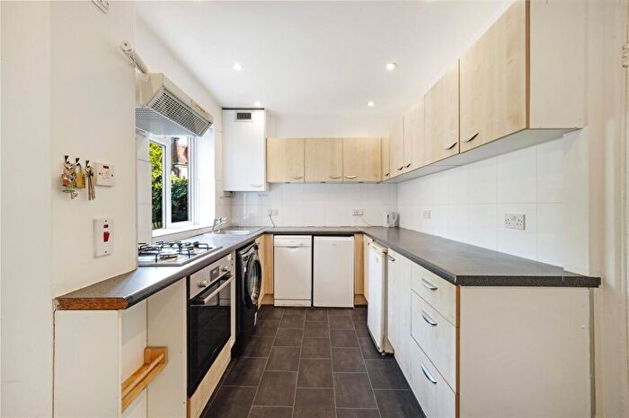 3 Bedroom House To Rent In Westbere Road, Cricklewood, NW2
