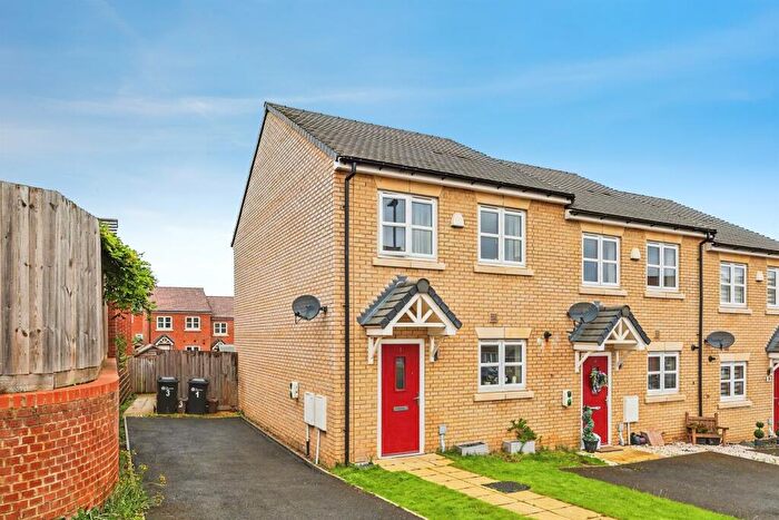 2 Bedroom End Of Terrace House For Sale In Greenhouse Close, Northampton, NN4
