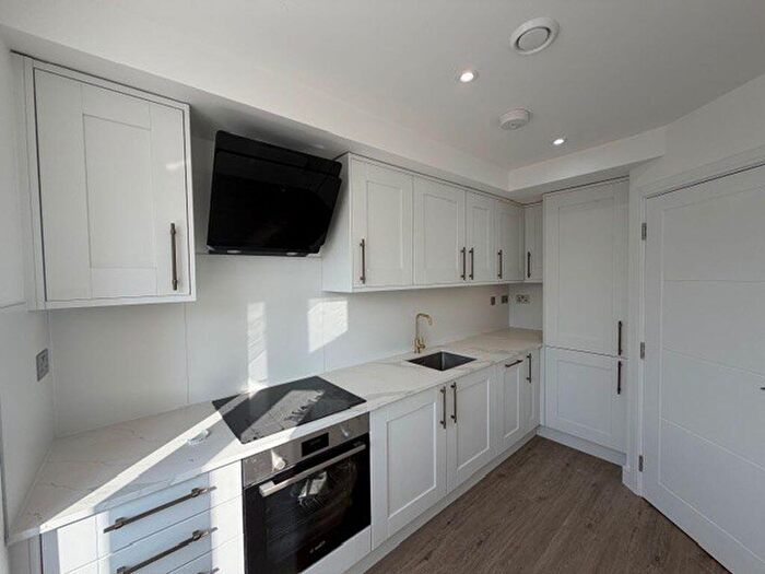 4 Bedroom Terraced House To Rent In Mitchley Hill, South Croydon, CR2