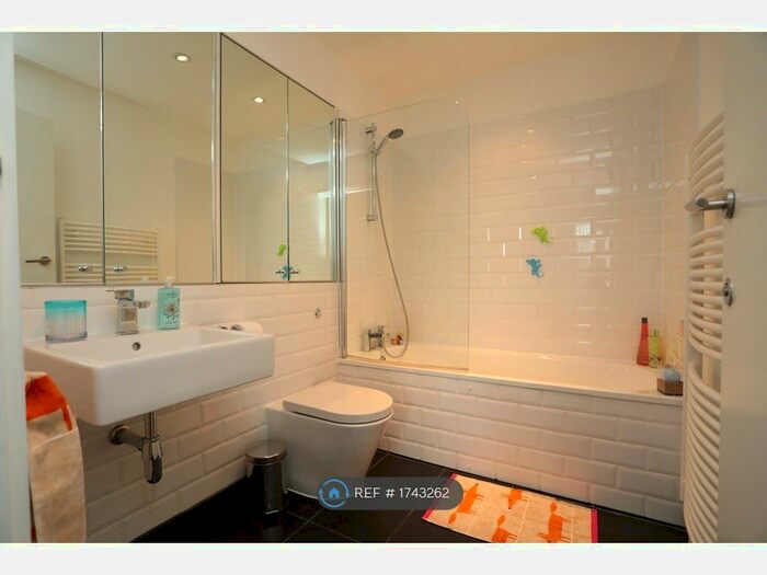 2 Bedroom Flat To Rent In Copenhagen Street, London, N1