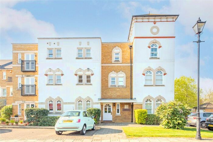 1 Bedroom Flat To Rent In Admiralty Way, Teddington, TW11