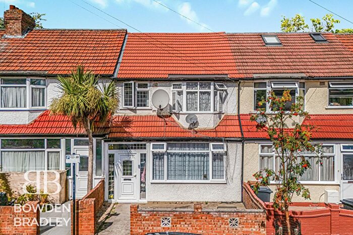 3 Bedroom Terraced House For Sale In Manor Road, Walthamstow, E17
