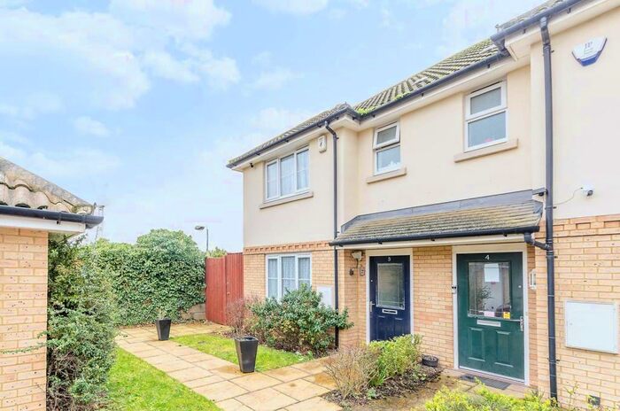 3 Bedroom Semi-Detached House To Rent In Mulberry Place, Harrow, HA2