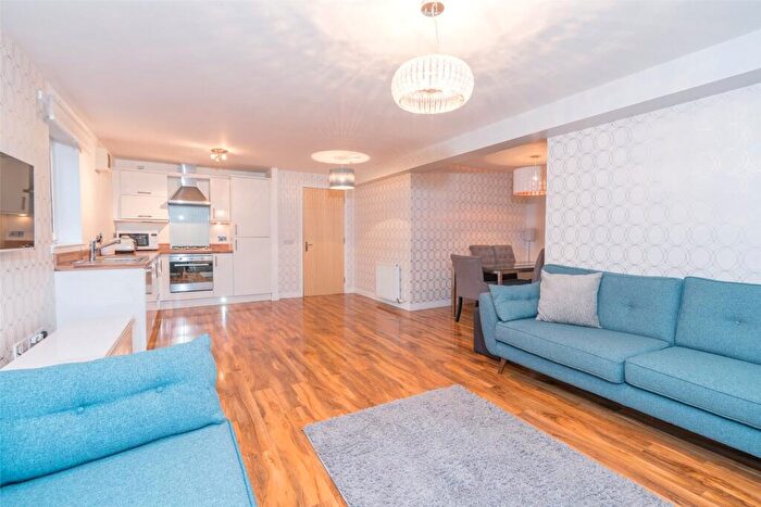 2 Bedroom Flat To Rent In Broughton Road, Edinburgh, EH7
