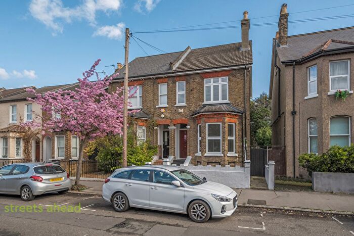 4 Bedroom Semi Detached House For Sale In Alexandra Road, Croydon, CR0