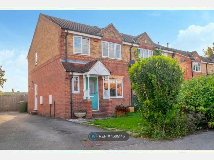 3 Bedroom Semi-Detached House To Rent In Sandpiper Approach, Morley, Leeds, LS27