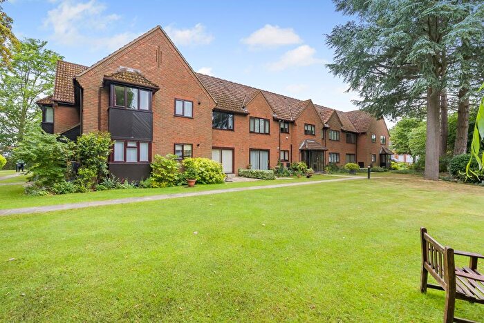 2 Bedroom Flat For Sale In The Burren, Tudor Park, Amersham, HP6
