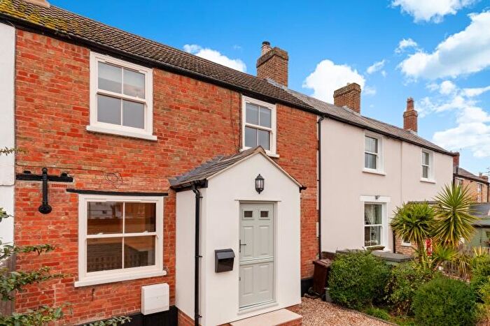 2 Bedroom Cottage To Rent In Henley Gardens, Bicester, OX26