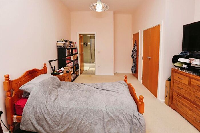 2 Bedroom Apartment For Sale In St. Georges Walk, Gosport, PO12