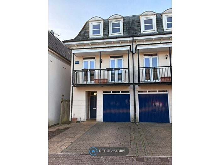 4 Bedroom Semi Detached House To Rent In Exchange Mews, Tunbridge Wells, TN4