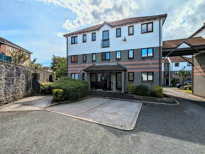 1 Bedroom Flat To Rent In St Michaels Close, Mount Wise *Zero Deposit Guarantee Available*, PL1