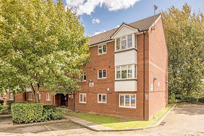 1 Bedroom Flat For Sale In Stevenson Crescent, Bermondsey, SE16