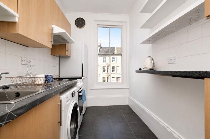 2 Bedroom Flat For Sale In Gordon Road, Margate, Cliftonville, CT9 - Photo 3