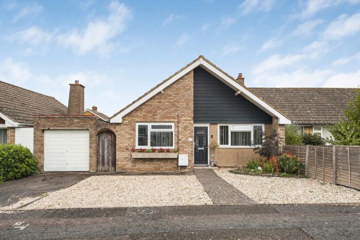 3 Bedroom Semi-Detached Bungalow For Sale In Meadow Close, Wantage, OX12
