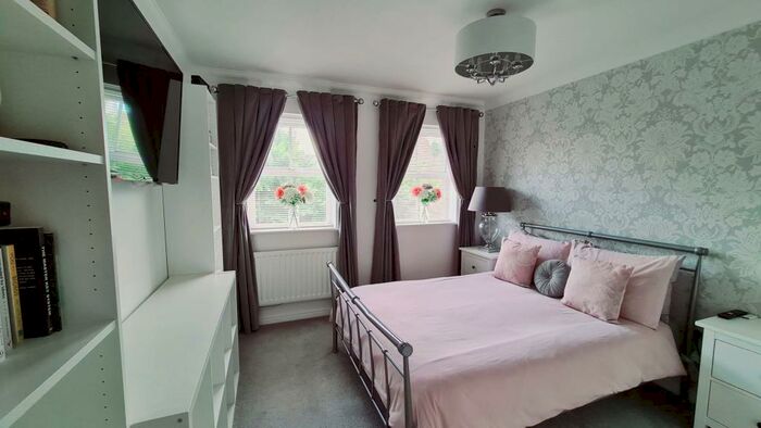 2 Bedroom Flat To Rent In Conqueror Drive, Gillingham, Kent, ME7