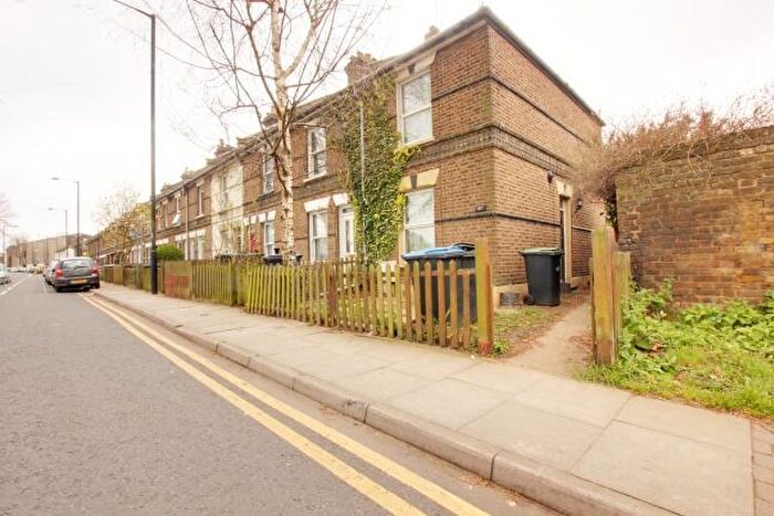 2 Bedroom House To Rent In Lincoln Road, Enfield, EN1