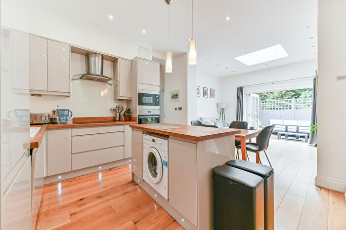 2 Bedroom Flat For Sale In Chatsworth Road, East Croydon, Croydon, CR0