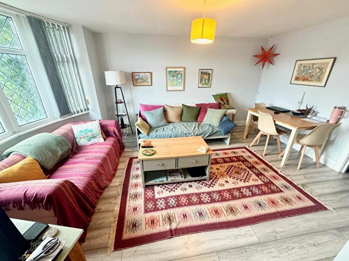 2 Bedroom Flat For Sale In Parkwood Road, Bournemouth, BH5