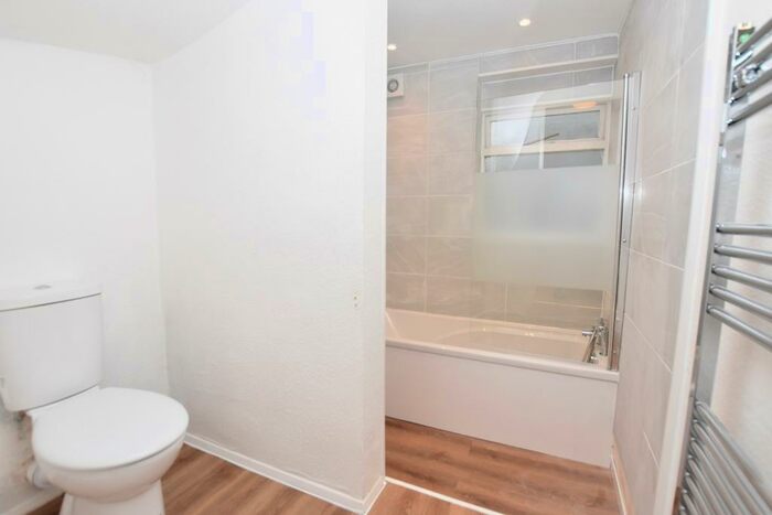 1 Bedroom Flat To Rent In Sunnybank South Norwood, SE25
