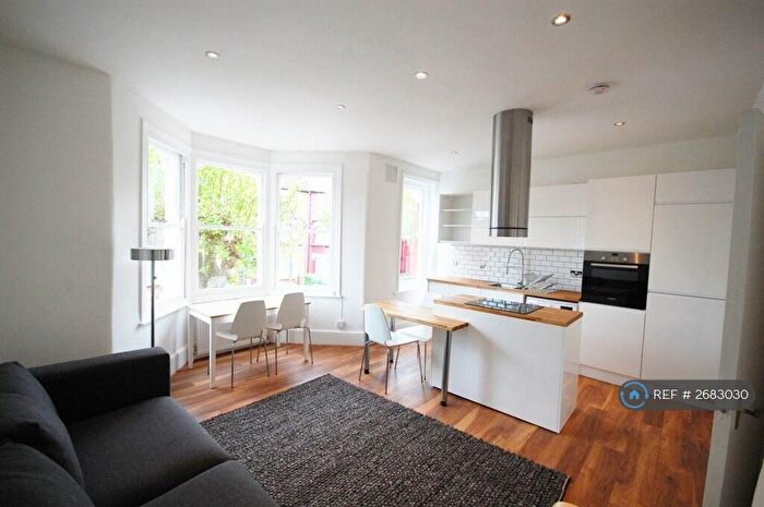 2 Bedroom Flat To Rent In Carlingford Road, London, N15