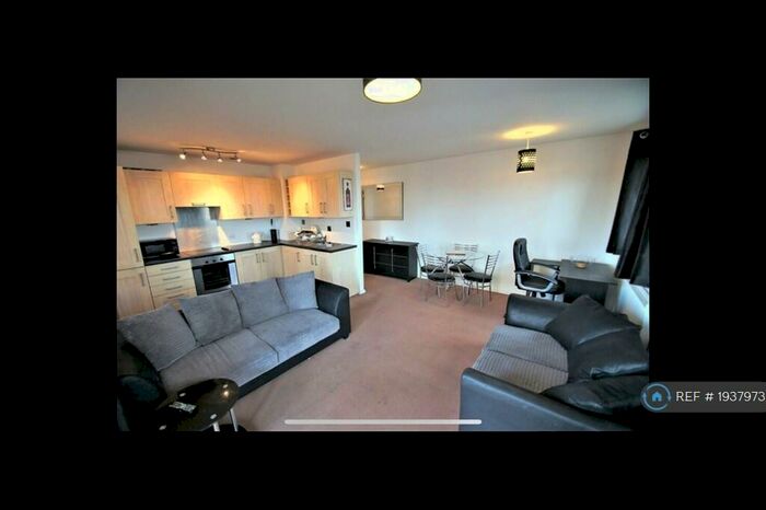 2 Bedroom Flat To Rent In The Waterfront, Openshaw, Manchester, M11