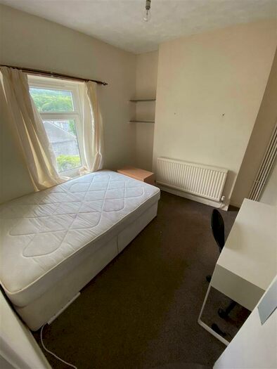6 Bedroom Terraced House To Rent In Broadway, Treforest, CF37