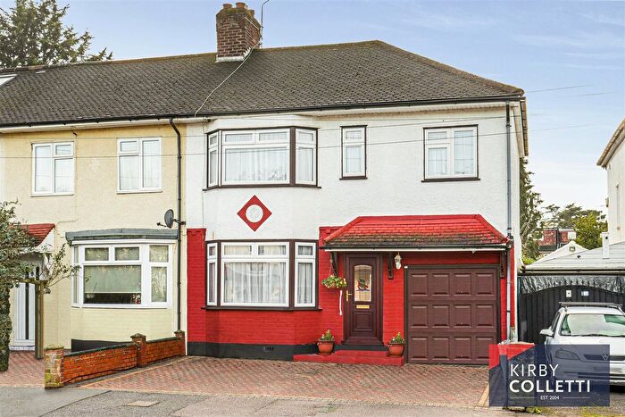 4 Bedroom End Terrace House For Sale In Admirals Walk, Hoddesdon, EN11