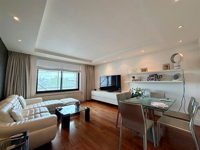2 Bedroom Flat To Rent In Lorne Gardens, Notting Hill, W11