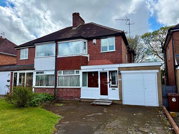 3 Bedroom Semi Detached House For Sale In Newborough Road, Shirley, Solihull, B90
