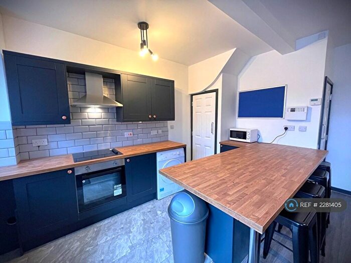 6 Bedroom Terraced House To Rent In Royal Park Grove, Leeds, LS6