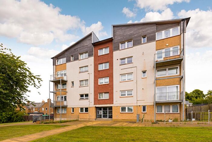 3 Bedroom Maisonette For Sale In Flat, Hyvot Park, Edinburgh, EH17