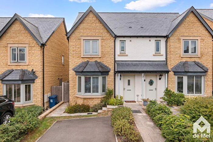 3 Bedroom Semi-Detached House For Sale In Sandlin Close, Toddington, GL54