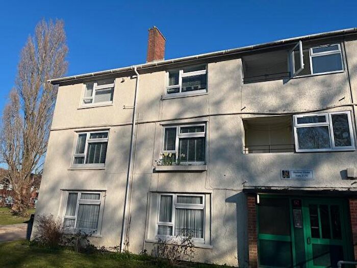 2 Bedroom Flat To Rent In Wellow Close, Southampton, SO18