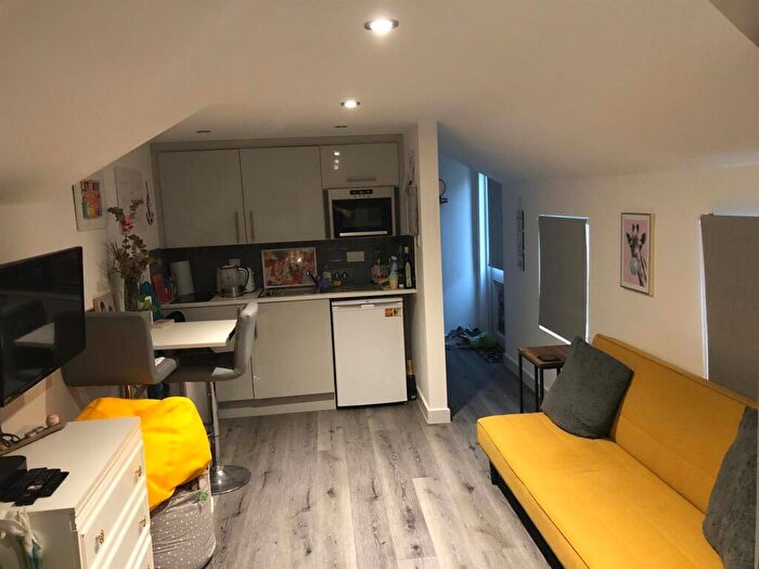 Flat To Rent In Cranleigh Avenue, Rottingdean, Brighton, BN2